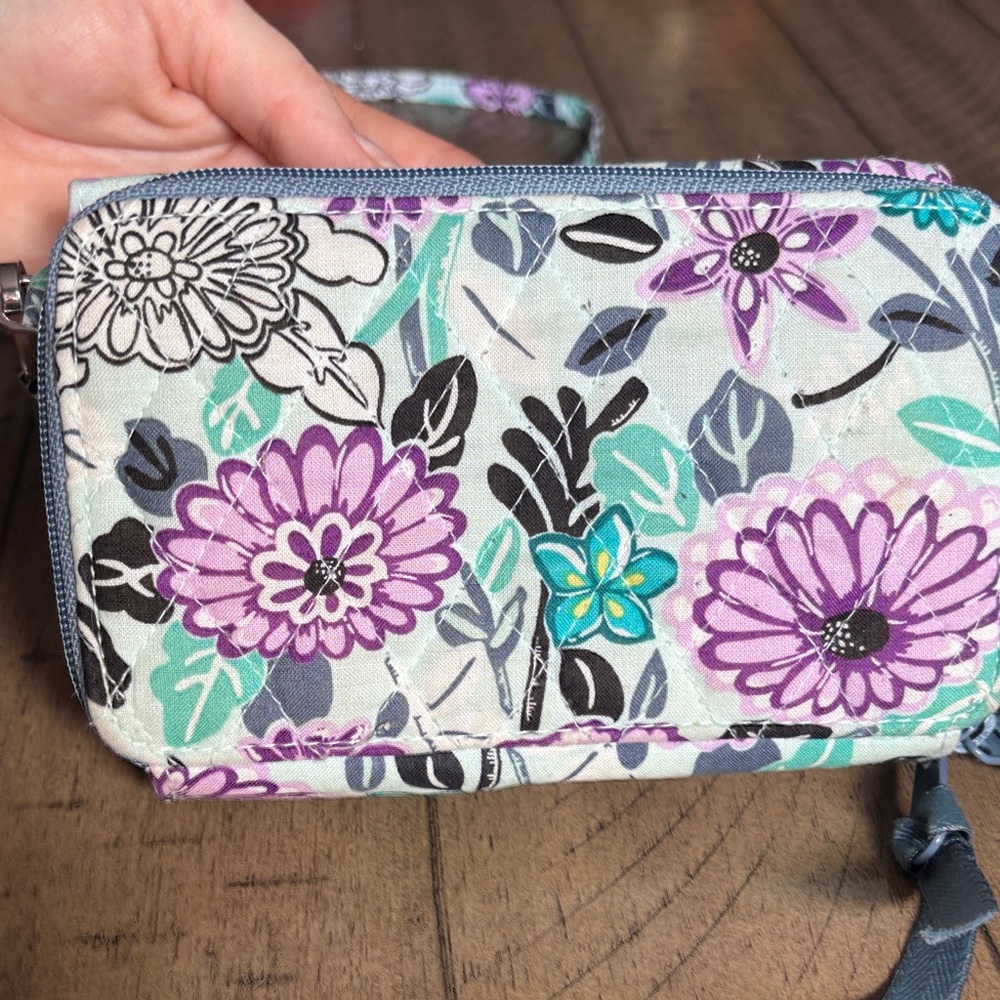 Vera Bradley Penelopes Garden All in One Crossbody Purse Wallet Wristlet - Picture 4 of 9